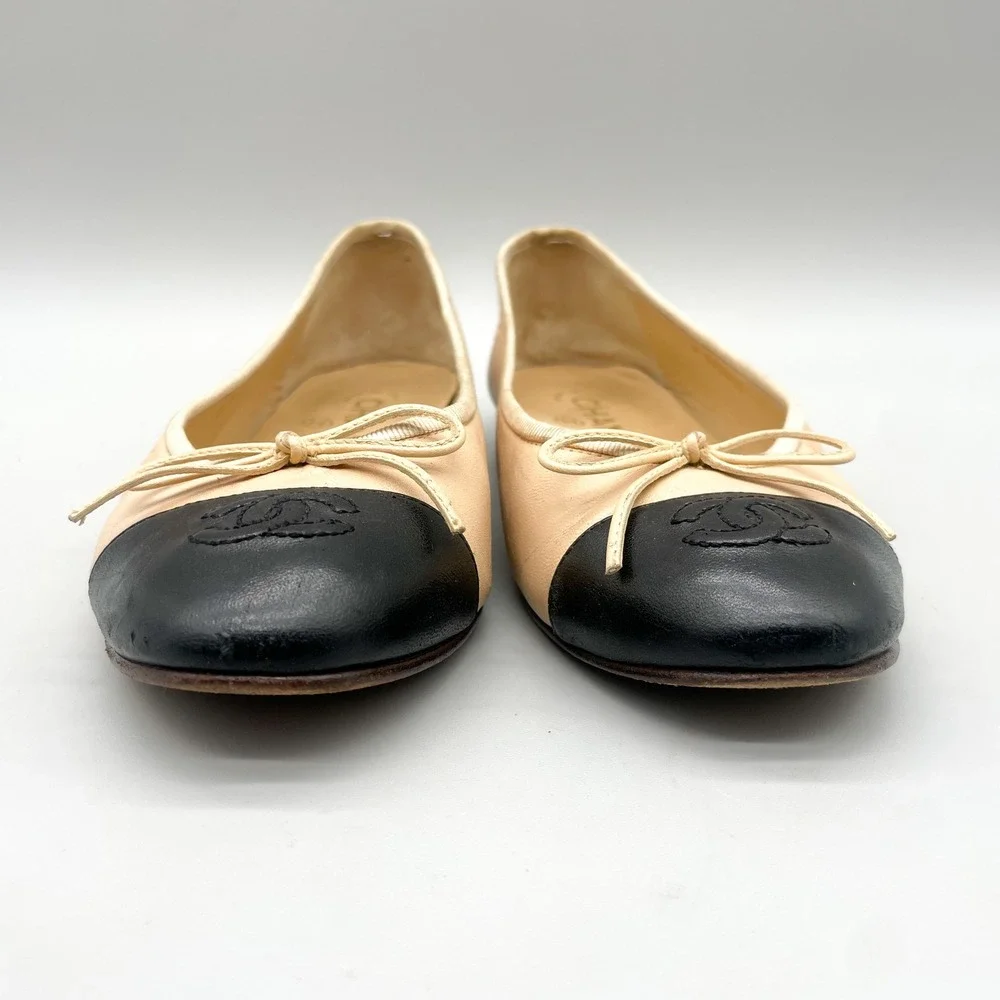 Chanel Womens 37.5 Ballet Flats Beige Black Leather CC Logo Two Tone Old Money